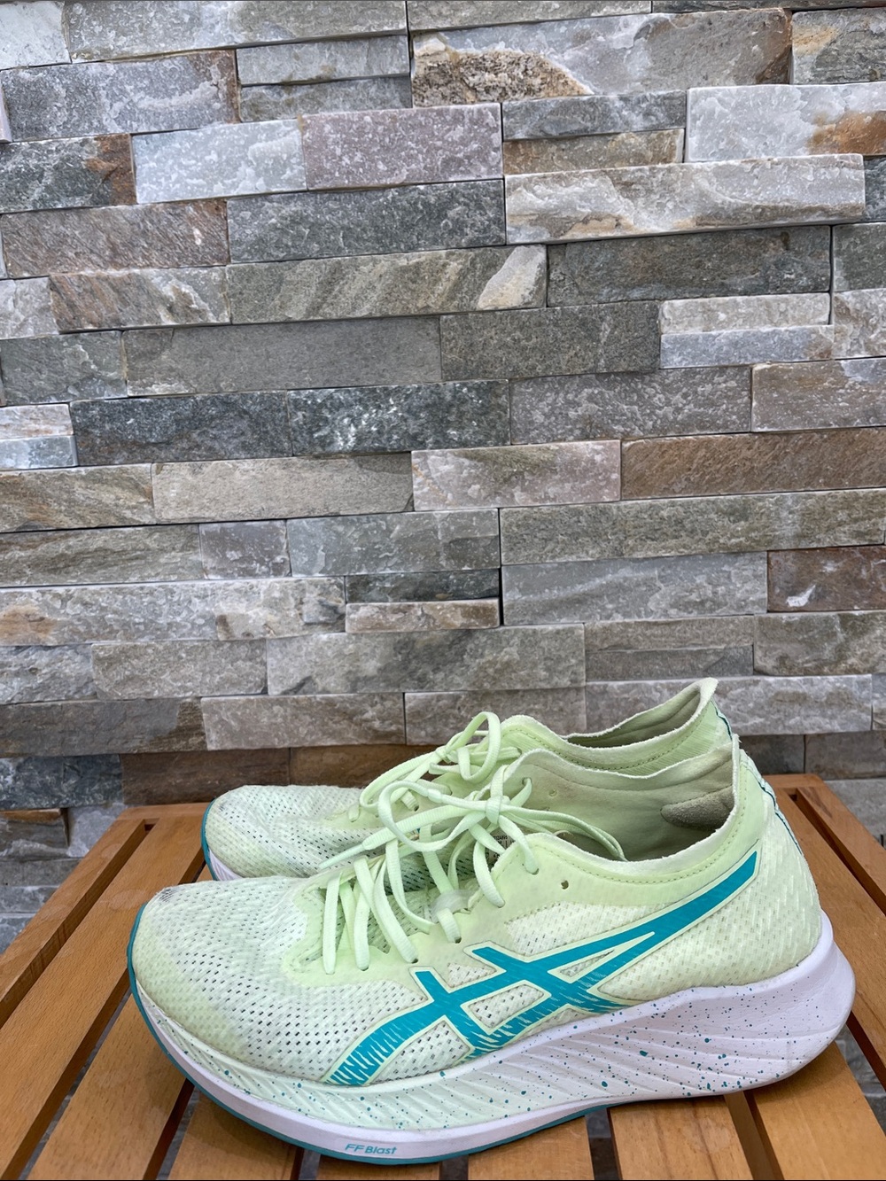 🇨🇦 ASICS Women's Magic Speed Sneaker - Picture 5 of 10
